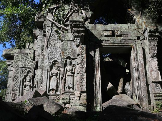 【空港送迎】シェムリアップ・アンコール国際空港⇔市内ホテル　VIP入国サービス付☆深夜・早朝便でも追加料金なし！＜日本語ガイド＞