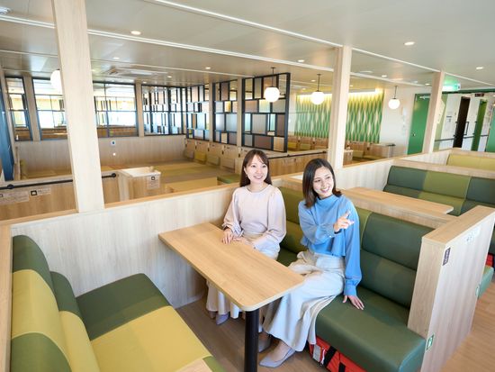 ⑧自由席（ボックス席）