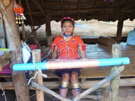 【チェンライ発着】文化に触れる半日ツアー　バーン・ダム・ミュージアム＋首長族の村＜半日／日本語ガイド＞