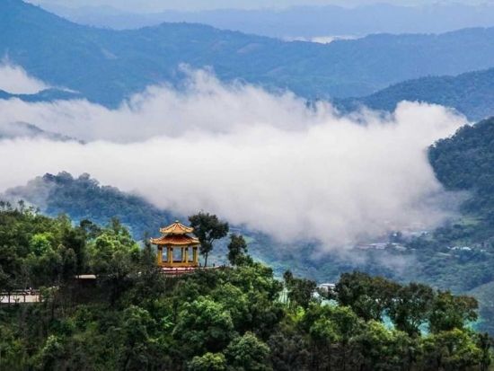 【チェンライ発着】チェンライ1日観光ツアー　首長族の村＋ドイ・メーサロン＜1日／昼食付き／日本語ガイド＞