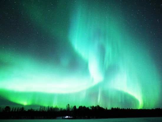 少人数で楽しむ！カメラマン同行 オーロラ鑑賞＆写真撮影ツアー＜8月～4月／英語／送迎あり／ロヴァニエミ発＞