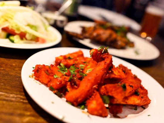 イーストロンドン インドグルメウォーキングツアー スパイス香る料理を食べ歩き！インドビール＆ラッシー付き ＜英語／少人数制／約3～3.5時間＞