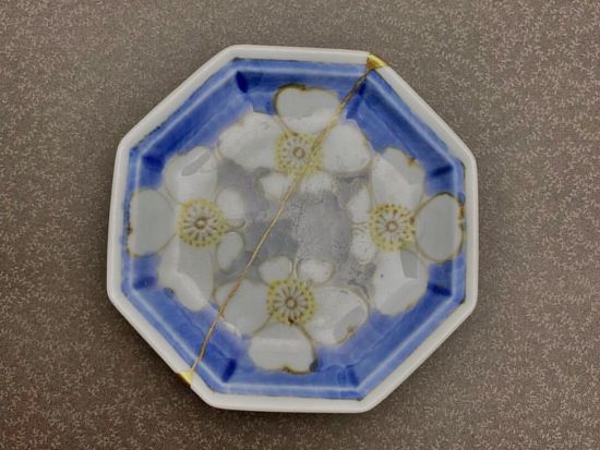 金継ぎ体験 壊れた器を美しく蘇らせる日本の伝統技術 持ち込みもOK＜金・土・日／・午前・午後／約2時間／台東区＞