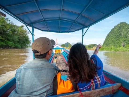 【チェンライ発着】タイ北部観光ツアー　リバークルーズ＋エレファントキャンプ訪問（象乗り体験）＋首長族の村＜1日／昼食付き／日本語ガイド＞