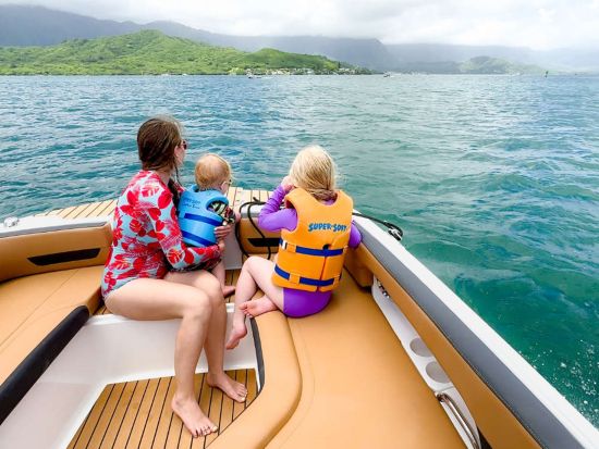 サンドバー　キャプテンブルース　天国の海®︎ シュノーケリング貸切クルーズ　豪華なラウンジボートやスピードボートでプライベート時間を満喫＜6名まで／英語クルー＞