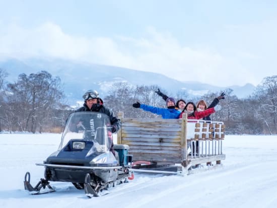 氷上島巡りそりツアー 氷上の遊覧船！凍った湖面をそりで進もう♪＜1月～3月／約15～20分／大沼国定公園＞by大沼遊船