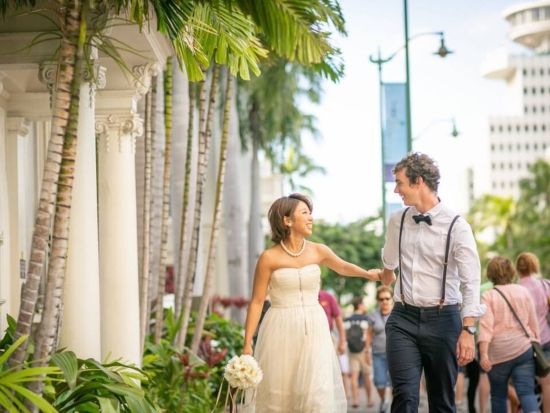 ハワイ　タウンフォト　ワイキキで撮影！日本人スタッフによるヘアメイクが好評 新郎様ヘアセットなど充実のオプション（撮影・衣装・ヘアメイク）