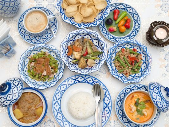 カリプソ（Calypso） タイ古典舞踊ディナーショー＋ニューハーフショー＜選べる開始時間／現地集合・解散またはホテル往復送迎＞