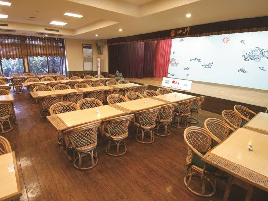 【沖縄県産金目鯛会席(舞踊鑑賞付き)】伝統的な食文化と琉球王朝の宴の雰囲気を味わう琉球舞踊を満喫！＜那覇 久米／1階シアター席＞