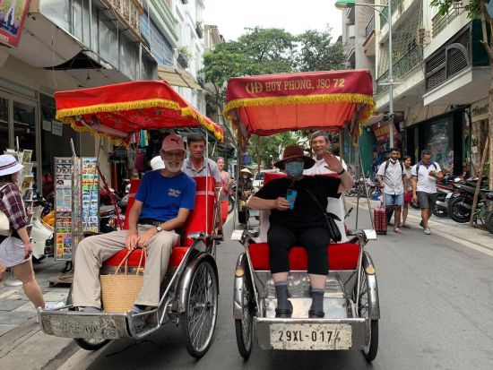 ベトナム料理教室　レストラン専属シェフ直伝！ハノイの3大名物を作ろう　シクロ乗車体験＆市場散策あり＜日本語ガイド／ホテル送迎付き＞