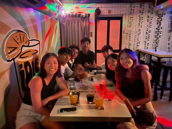 パブ・クロール　3つのバー巡り　活気あふれるクラブ体験あり＜金・土／英語ガイド＞