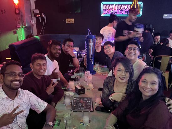 パブ・クロール　3つのバー巡り　活気あふれるクラブ体験あり＜金・土／英語ガイド＞