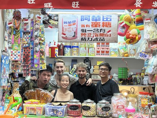 パブ・クロール　3つのバー巡り　活気あふれるクラブ体験あり＜金・土／英語ガイド＞