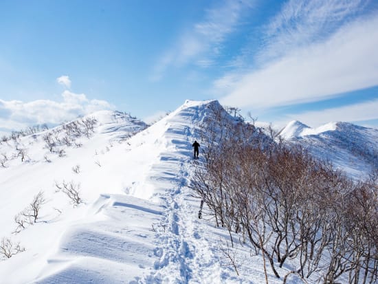 スノーシューツアー 屈斜路カルデラ外輪山最高峰！藻琴山で樹氷＆雲海が見れるかも⁉＜1月～3月／藻琴山駐車場発着／川湯温泉or女満別空港 送迎可＞