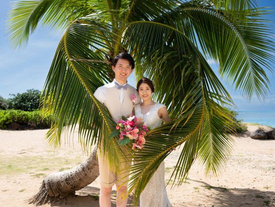 ハワイ　ビーチフォト　カハラビーチ＋カピオラニ公園　お持ち込み無料！お気に入りのドレスや小物で撮影可能♪（撮影・衣装・メイク）