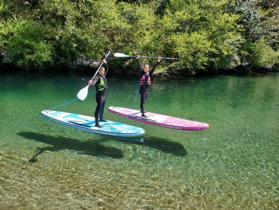 【NOC仁淀川アウトドアセンター公式】「SUPサップ」全部付き定番プラン/水上カメラ撮影、ドローン空撮、専用シューズ、トイレ、駐車場完備(上流仁淀ブルーエリア)