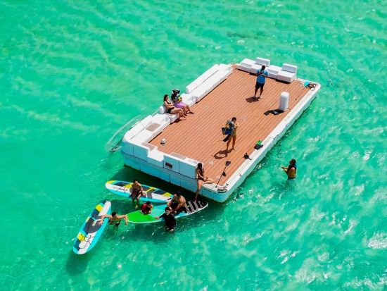 サンドバー シュノーケリングクルーズ　バナナボートなど選べるプラン　海に浮かぶラウンジ&船上ライブミュージック　アルコール購入可 ＜午前・午後／日本語クルー＞