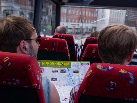 運河ボートツアー＋48時間有効 乗り降り自由バス！ホップオン・ホップオフ 市内観光ツアー＜オーディオガイド／コペンハーゲン発＞