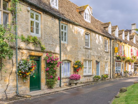 Cotswolds_Stow on the Wold_shutterstock_209766073