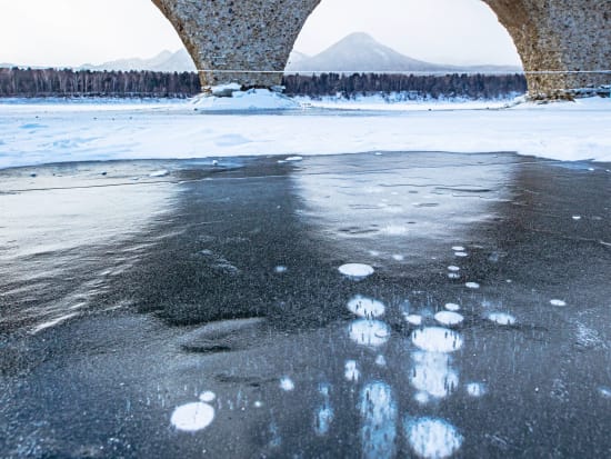 十勝ぬかびら湖 タウシュベツ川橋梁ツアー 糠平湖の水位によって変わる姿は、まるで古代ローマの遺跡!? ＜帯広＆十勝川温泉発着＞by北斗タクシー