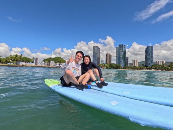 アラモアナビーチ　サーフィンレッスン　少人数制グループレッスンまたはプライベートレッスン＜約2時間／日本語インストラクター＞