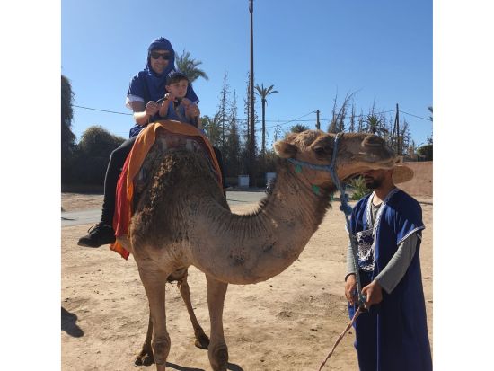 ラクダ乗り体験 砂漠に囲まれた広大な荒野でラクダと触れ合う＜送迎付き／英語／マラケシュ発＞
