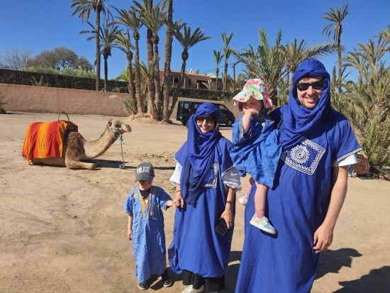 ラクダ乗り体験 砂漠に囲まれた広大な荒野でラクダと触れ合う＜送迎付き／英語／マラケシュ発＞