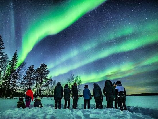 カメラマン同行プランあり！オーロラ鑑賞とラップランド流バーベキュー＜8月～4月／送迎選択可／ロヴァニエミ発＞