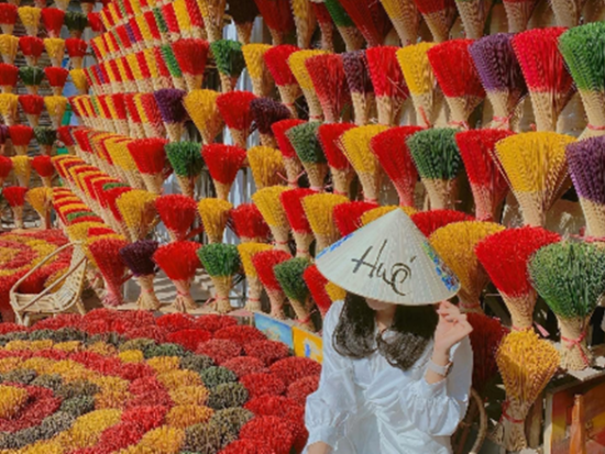 世界遺産 古都フエ日帰りツアー　王宮＋ミンマン帝廟＋トゥイスアン村　名物ブンボーフエのランチと話題の塩コーヒー付き＜日本語ガイド／ダナンまたはホイアン発着＞