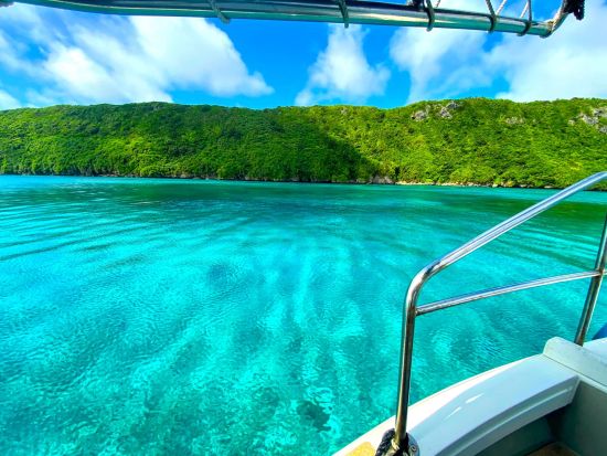 宮古島で唯一の体験！ 青の洞窟グラスボート周遊＋大龍門カヌーツアー　高さ約20m！龍神の巨大洞窟を目指そう＜1.5時間／伊良部島＞