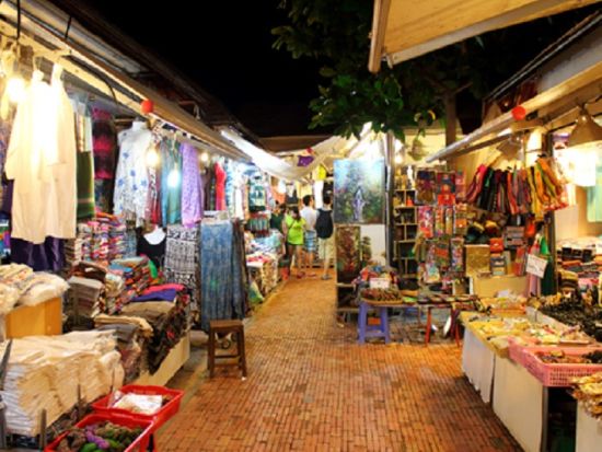 カンボジアの夜を満喫・ナイトマーケットツアー＜シェムリアップ発＞