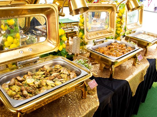 【ディナークルーズ】5つ星ホテル豪華ビュッフェ+オープンバーでアルコール飲み放題☆ドバイマリーナの近未来の夕暮れ or 夜景を満喫 ＜ドバイ発／当日予約可＞