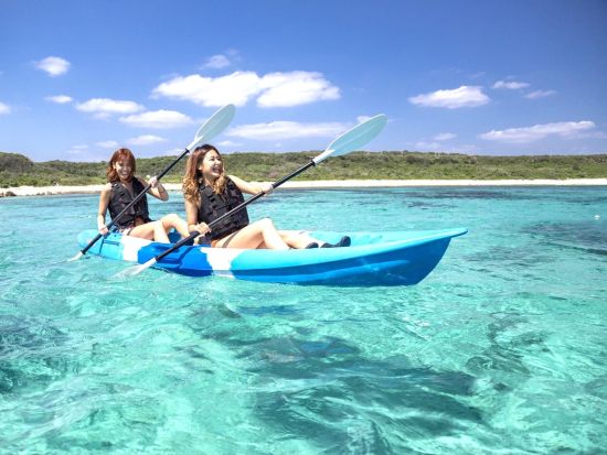 エメラルドに輝く宮古ブルーの海を一望！選べる絶景ビーチSUPorカヌーツアー＜半日／写真無料／宮古島＞