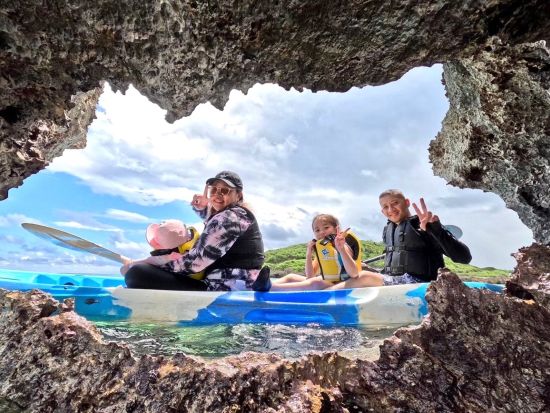 エメラルドに輝く宮古ブルーの海を一望！選べる絶景ビーチSUPorカヌーツアー＜半日／写真無料／宮古島＞