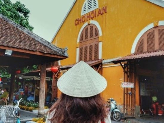 夜のホイアン観光ツアー　ランタン作り体験＋手漕ぎボート乗船＆灯篭流し体験　アオザイレンタル可＜午後／名物料理の夕食／日本語ガイド／ダナン又はホイアン発着＞