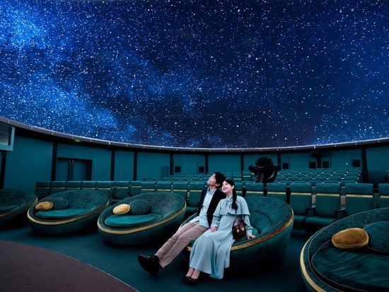 「コニカミノルタプラネタリアTOKYO」鑑賞引換券 ～都会の真ん中で見上げる星空 非日常の輝きを～＜平日限定／有楽町＞