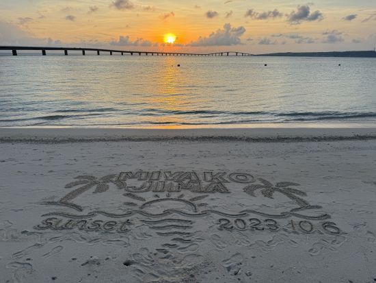 サンセットカヤックツアー 宮古島を代表する夕景スポットへ！美しい夕日を見ながら穏やかな海を漕ぐ贅沢体験を＜約1時間30分／宮古島＞