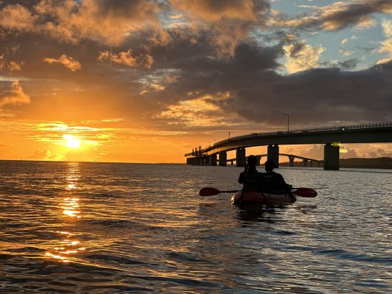 サンセットカヤックツアー 宮古島を代表する夕景スポットへ！美しい夕日を見ながら穏やかな海を漕ぐ贅沢体験を＜約1時間30分／宮古島＞