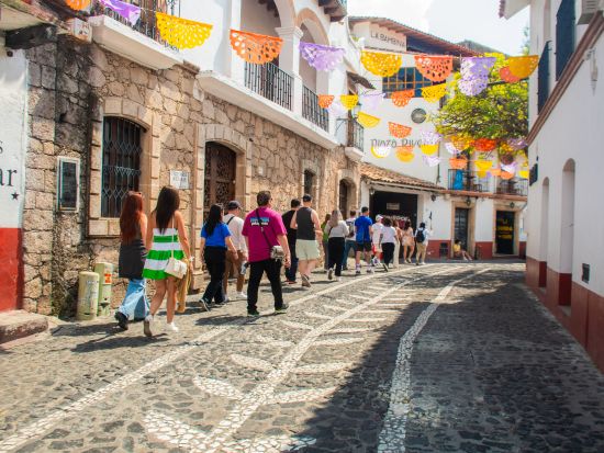 メキシコシティ郊外の魔法の村「タスコ」＋世界遺産クエルナバカ大聖堂 終日観光ツアー！銀鉱山訪問プランあり＜混載／1日／英語ガイド／メキシコシティ発＞