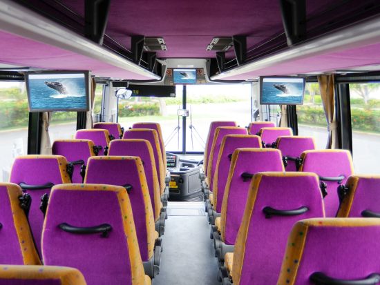 ダニエル・K・イノウエ国際空港（旧ホノルル国際空港）⇔ ワイキキ地区ホテル間　大型バス貸切送迎サービス　「デラックスゴールド（34人乗り）」