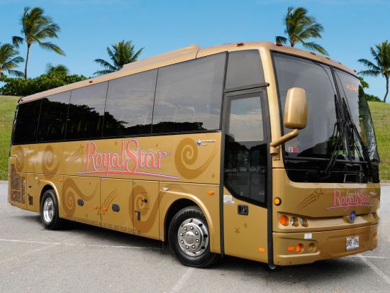 ダニエル・K・イノウエ国際空港（旧ホノルル国際空港）⇔ ワイキキ地区ホテル間　大型バス貸切送迎サービス　「デラックスゴールド（34人乗り）」