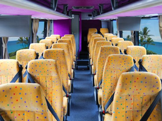 ダニエル・K・イノウエ国際空港（旧ホノルル国際空港）⇔ ワイキキ地区ホテル間　大型バス貸切送迎サービス　「デラックスゴールド（34人乗り）」