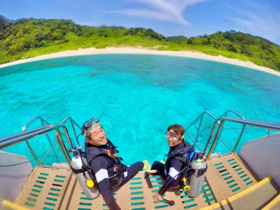 慶良間体験ダイビング＋シュノーケリング 完全禁煙船でミシュランエリア3ポイント回遊！写真・バスタオル・ランチ無料＜1日／1～2ダイブ／那覇市内送迎無料＞