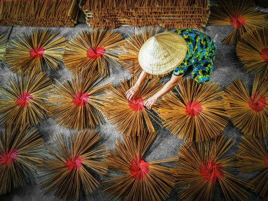 ハノイ発着フォトジェニックツアー　トレインストリート＋クアン・フー・カウ線香村＜英語ガイド＞