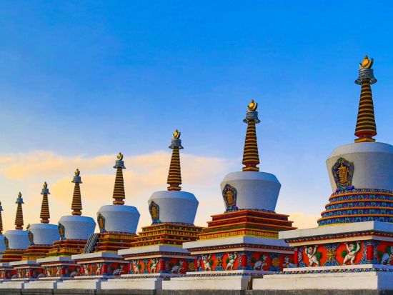 世界最高峰エベレストを望む　チベット7泊8日ツアー ＜貸切／チベットパーミット代行／青蔵鉄道利用／食事付き／日本語ガイド／上海発＞