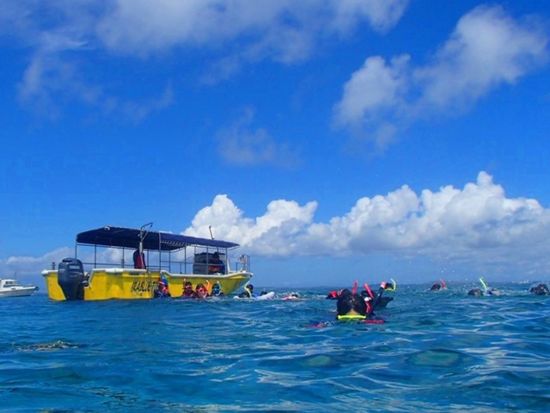 宮古島唯一の体験を 欲張りでお得なセットツアー！『青の洞窟』&『龍の洞窟』をシュノーケル＋カヤックで大冒険！＋グラスボートで海底世界を楽しむ＜伊良部島＞