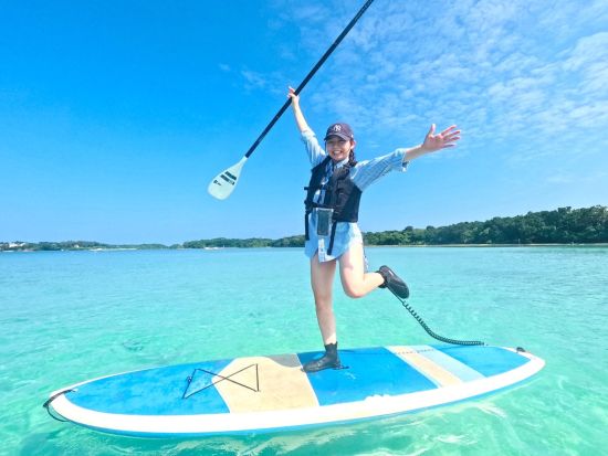 川平湾SUP or カヌーツアー 幻の島上陸付プランもあり 石垣島の定番スポットを半日～満喫できる！＜1名参加OK／市街地送迎可／写真無料／石垣島発＞