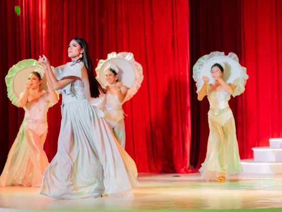 ニューハーフショー「ホワイトノート（WHITE NOTE）」夕食＆フィリピン観光省公認の本格ベルスパ90分付き＜往復送迎付＞