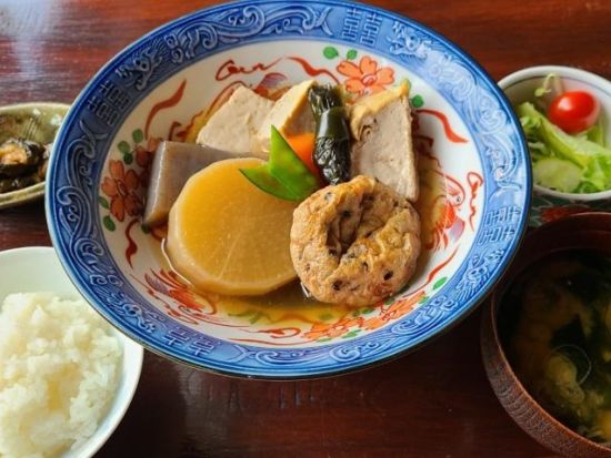 名古屋発日帰りバスツアー 全行程英語ガイド同行！世界遺産「白川郷」＋高山古い町並みを巡る！選べるランチ付き日帰り観光＜名古屋発／英語ガイド＞