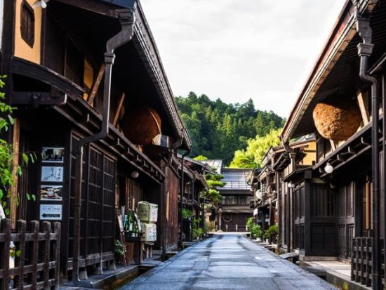 【英語バスツアー】インバウンド向けツアーで世界遺産「白川郷」＋高山古い町並みを巡る！飛騨牛焼肉ランチ付き 日帰り観光＜名古屋発／英語ガイド＞